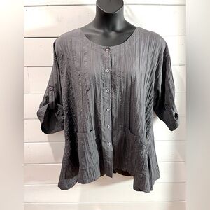 🩶 TARA VAO – Grey Textured Button-Up Top– Estimated Size 1X/2X